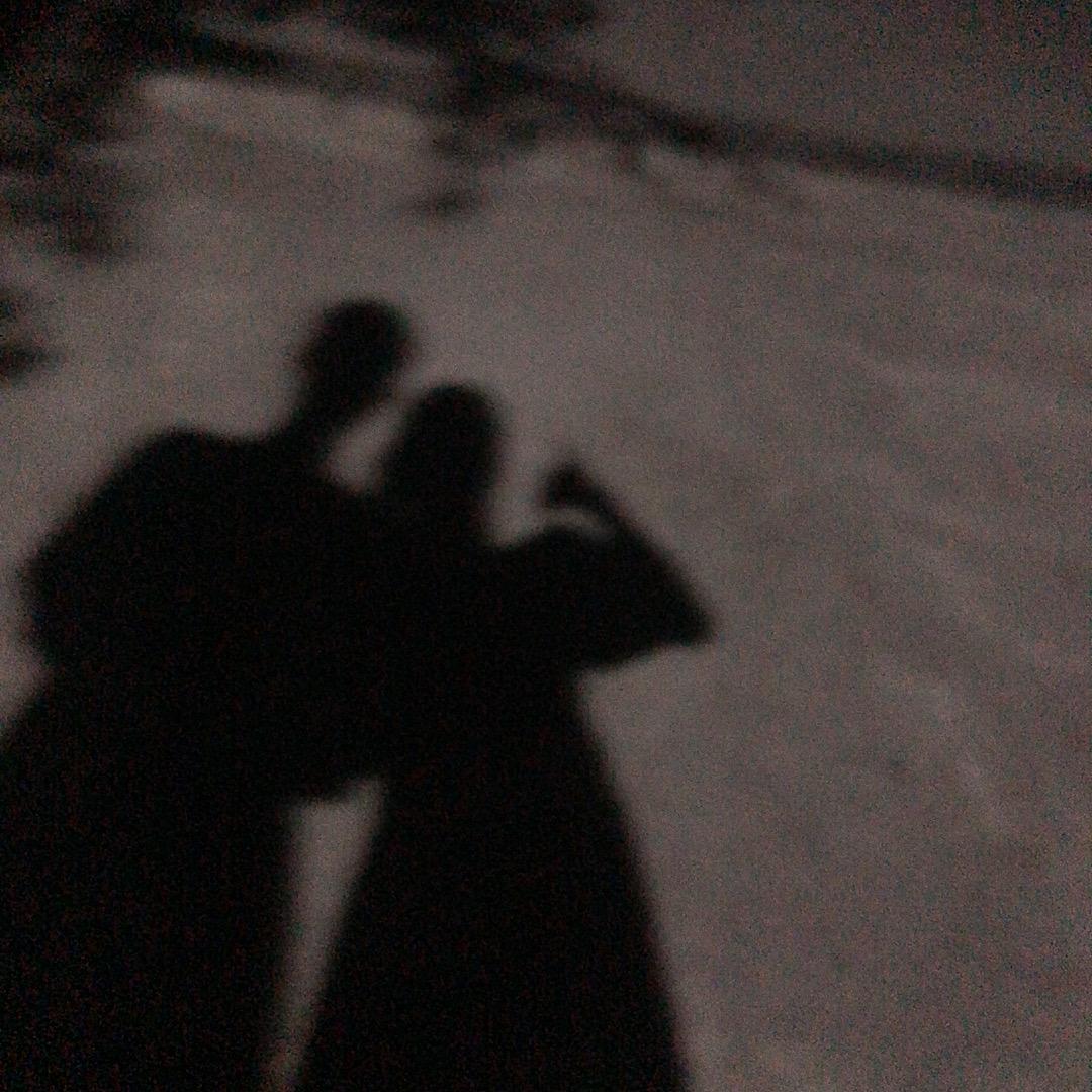 冬天夜晚情侣影子图片图片