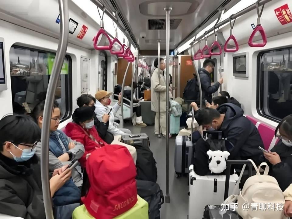 地铁里的弦月:这副耳机如何用东方美学,治愈了我的通勤焦虑!
