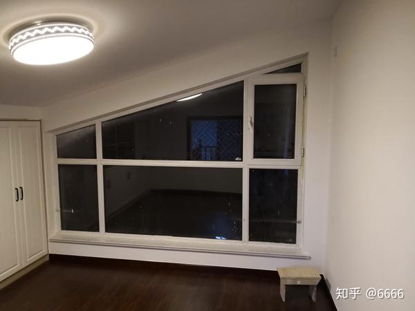 这样的斜的窗户怎么安装窗帘?