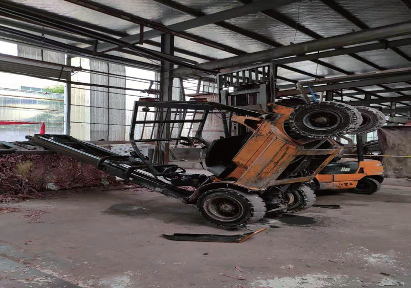 一起叉车纵向倾翻事故的原因分析及预防措施 - 知乎