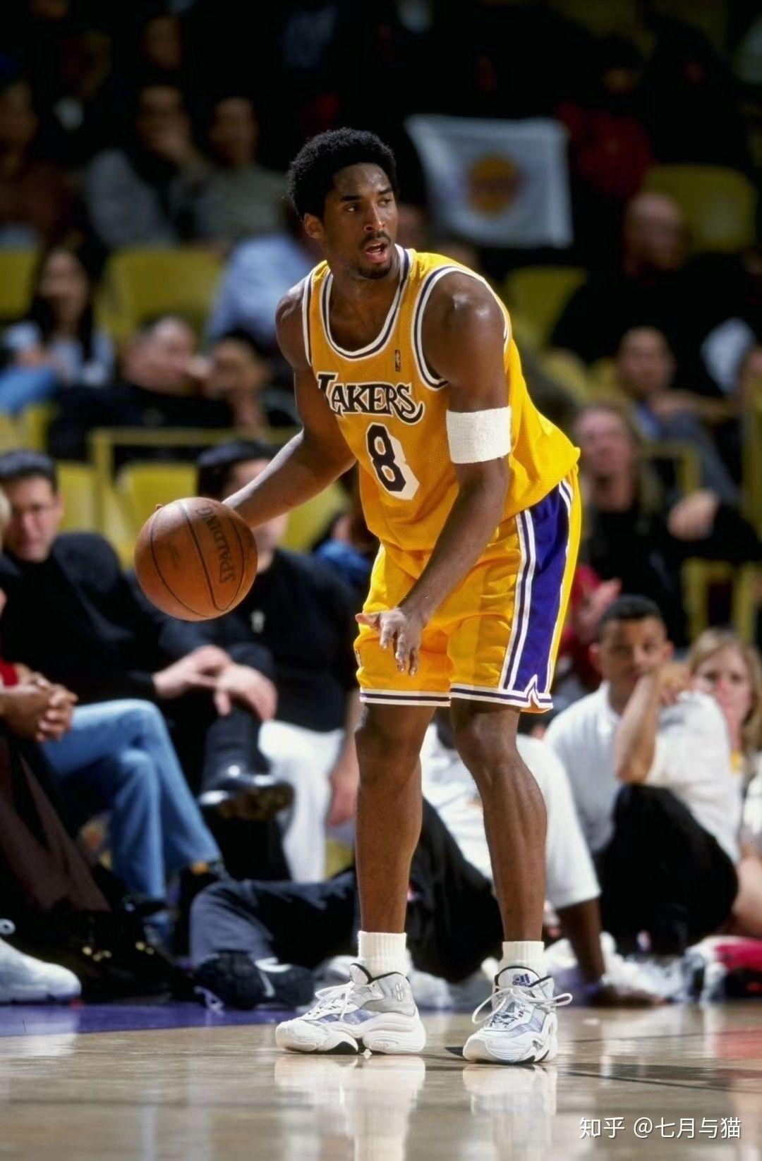 有没有科比穿八号球服的壁纸