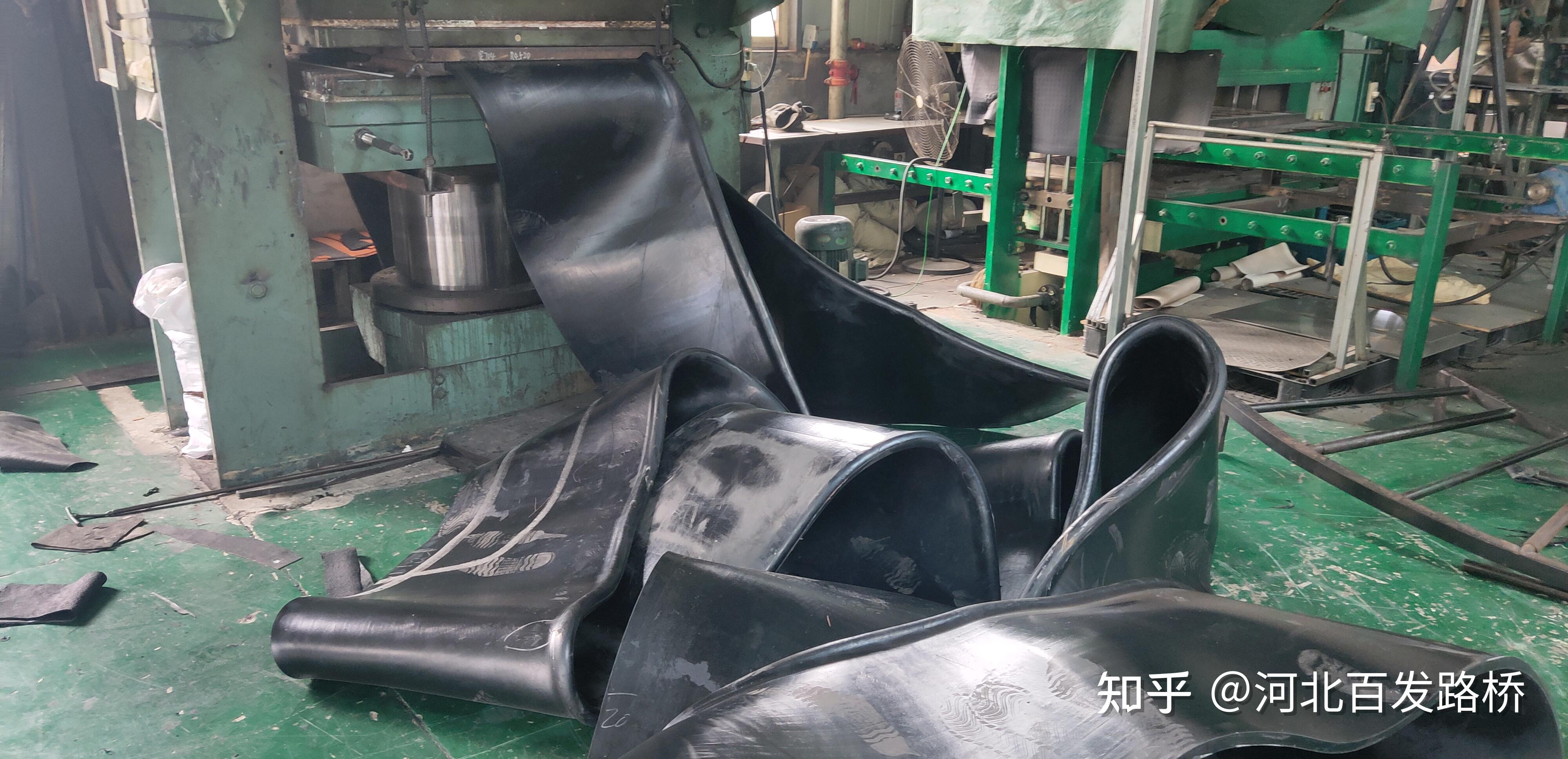 盾构机对地铁隧道进行工作之后一定要使用的就是橡胶帘布 - 知乎