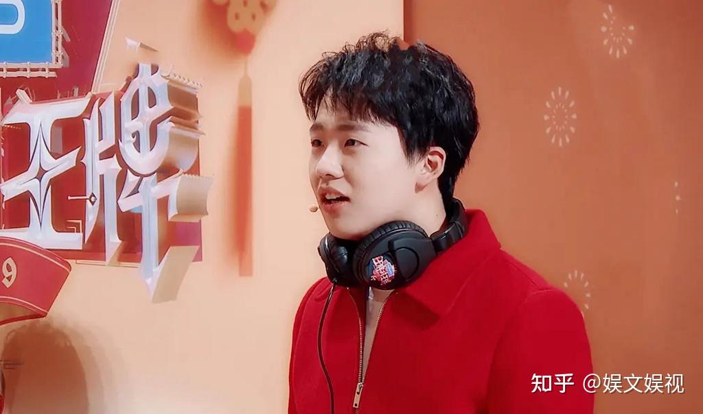综艺节目方面,郭麒麟参加过《欢乐喜剧人》《王牌对王牌》《我就是