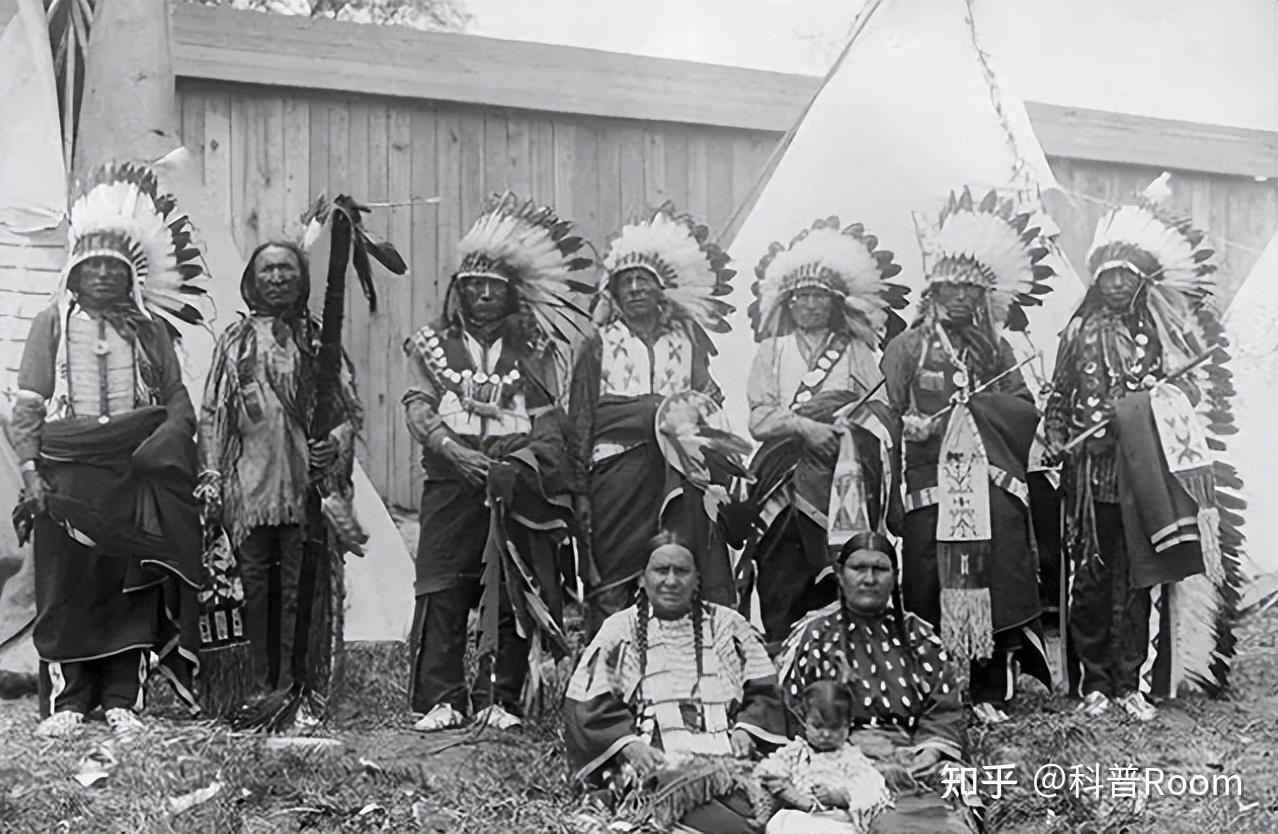 繁荣背后的丑恶突破道德底线的人类动物园