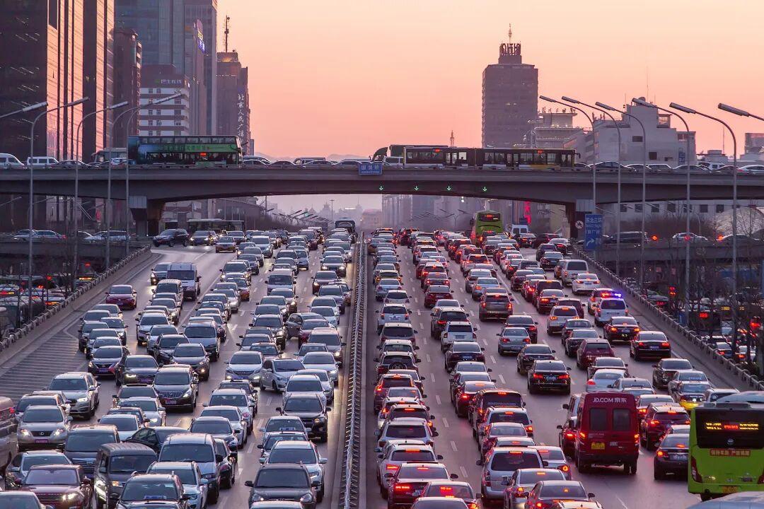 4400万电车不加油,到底该不该交养路费?