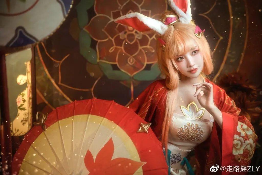 cos摇姐出品的公孙离真的是又肉又性感