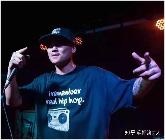 鱼头是说唱与街舞的桥梁中国最西海岸的rapper他用爱传播着hiphop文化