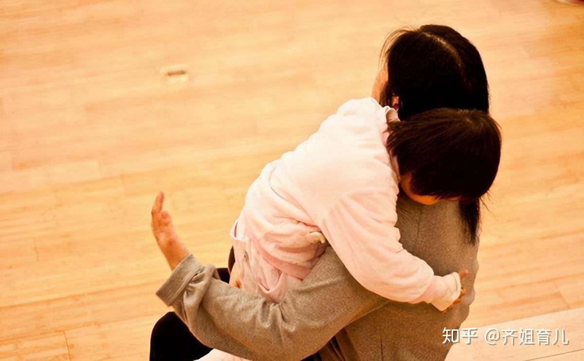 宝宝黏妈属性太强大妈妈做好这两个方面缓解他的不安情绪