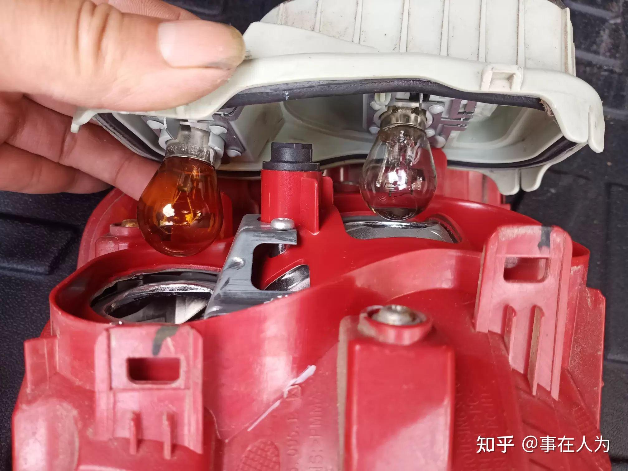 自己动手更换左后刹车灯灯泡 - 知乎