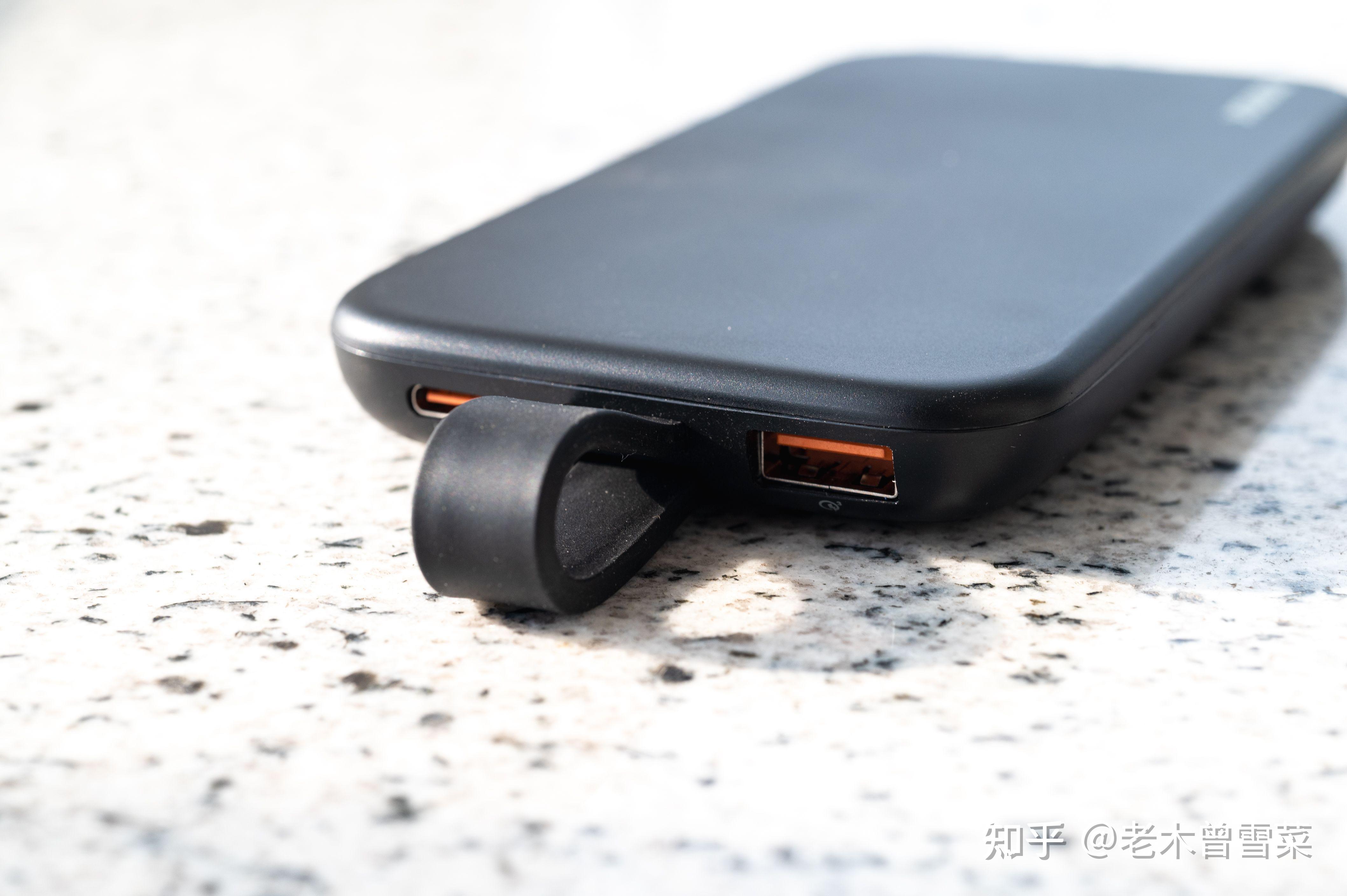 高颜值便利的时尚单品——摩米士自带线充电宝