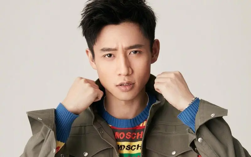 魏晨07年快男季军杨紫为他疯狂投票娶大学同学现已当爸