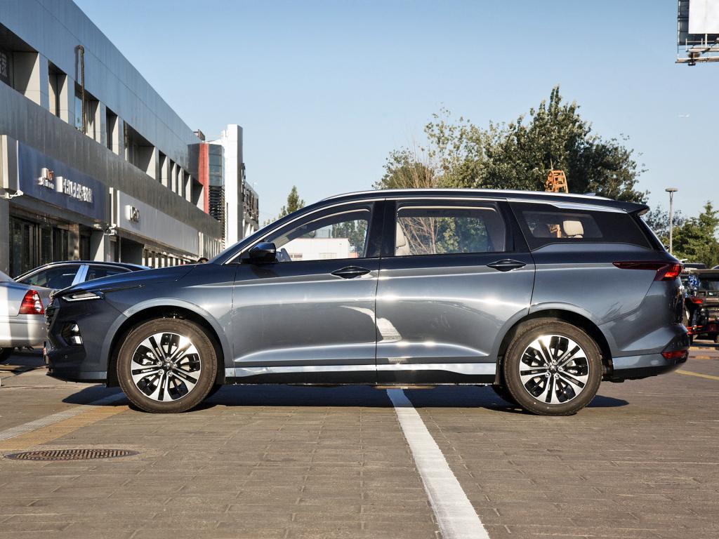 实用的大空间mpv第三排表现有惊喜苑叔试驾五菱凯捷