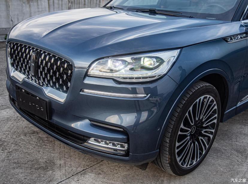 飞行家配备的是哈曼旗下的高端音响品牌,revel ultima 3d立体环绕音响