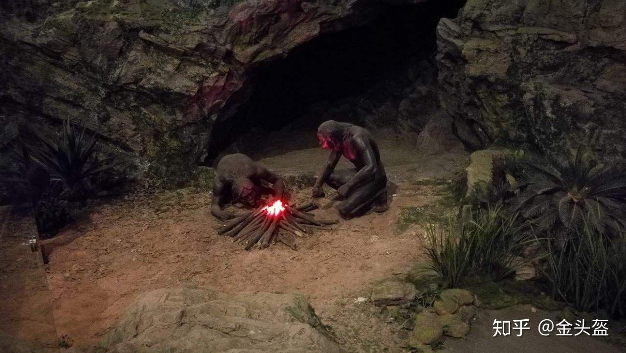 周口店遗址区有北京人遗址博物馆,著名的猿人洞,新洞,山顶洞等多个