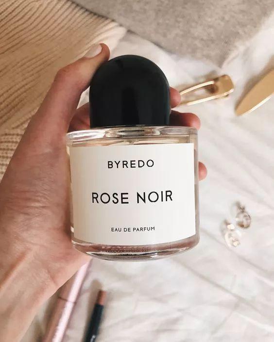 Byredo 黑玫瑰非传统木质花香调的哥特玫瑰香水- 知乎