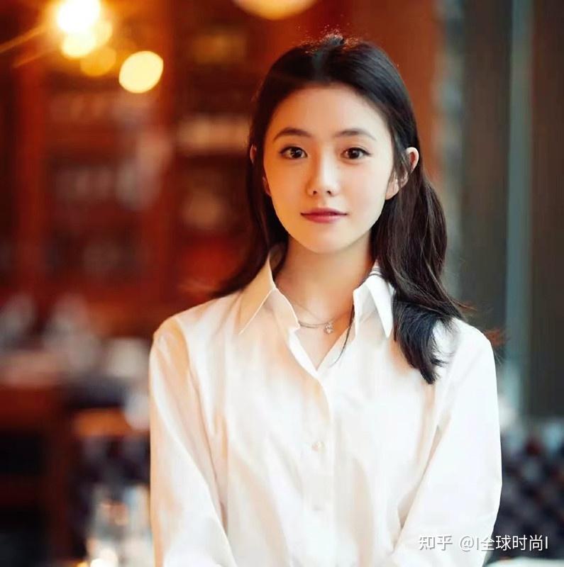 7878感谢大家关注全球时尚,我是小艺,我们是一个专业分享明星穿搭