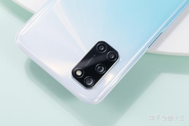 因此,oppo a52配備了的超線性雙揚聲器系統和dirac2.