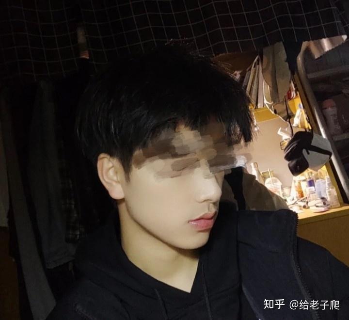 皮肤黑但颜值高的男生图片