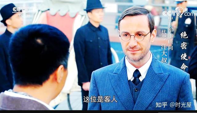 绝密使命中惹人厌的洋大叔竟在光荣与梦想中阐明身份料到是他