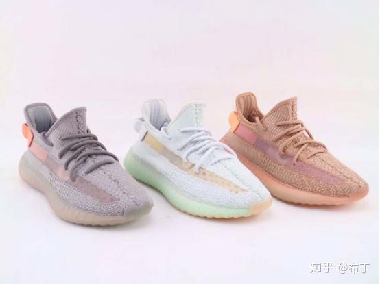 去年夏天,椰子350白冰激凌配色可谓是火遍整个城市,这款鞋子在市场上