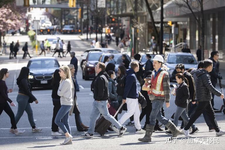 特鲁多政府的加拿大物价房价飙升一年来了47万移民再创新高但华人十年
