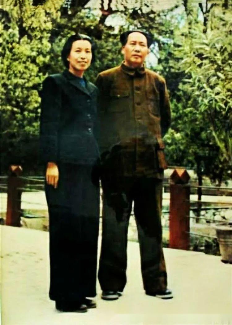 珍贵老照片:毛泽东与江青的珍贵合影 - 知乎