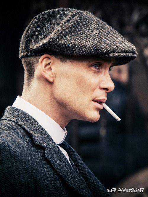 英剧《浴血黑帮》男主角在冬季,在最外面套上一件保暖又帅气的毛呢