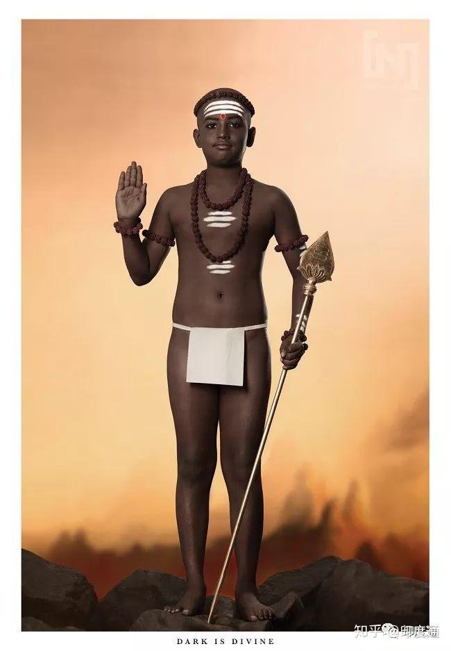 对白皮肤有偏执追求的印度人面对黑皮肤的诸神会作何反应