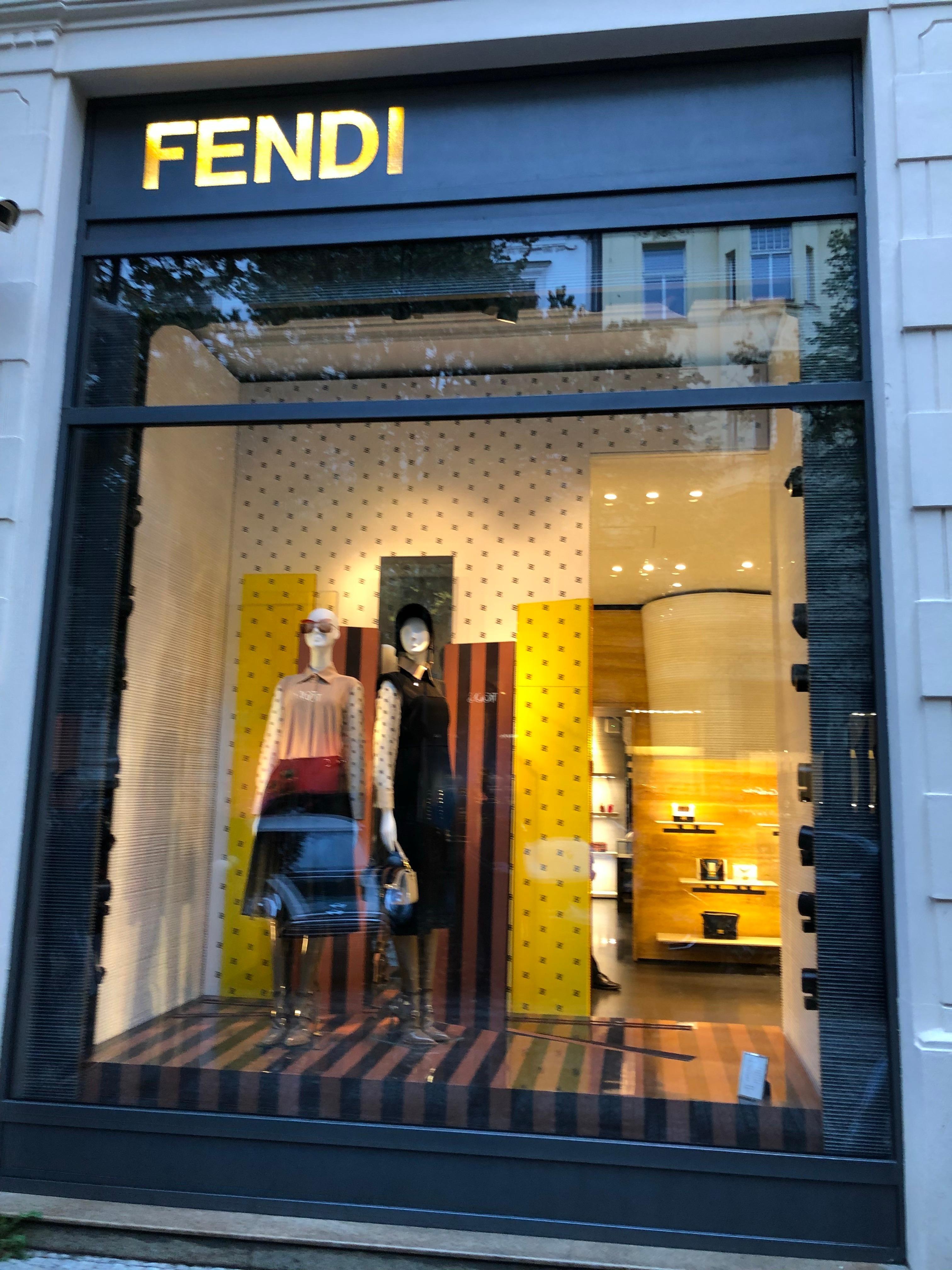 在捷克的行程就是布拉格和ck小镇,橱窗的话主要拍摄于老城广场周边