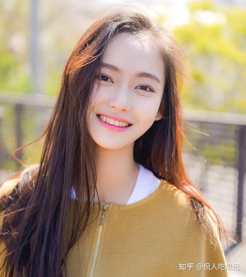 《他是谁》陈雨锶:出道被贵人捧,也曾被嘲演技,如今搭上张译,她能爆吗