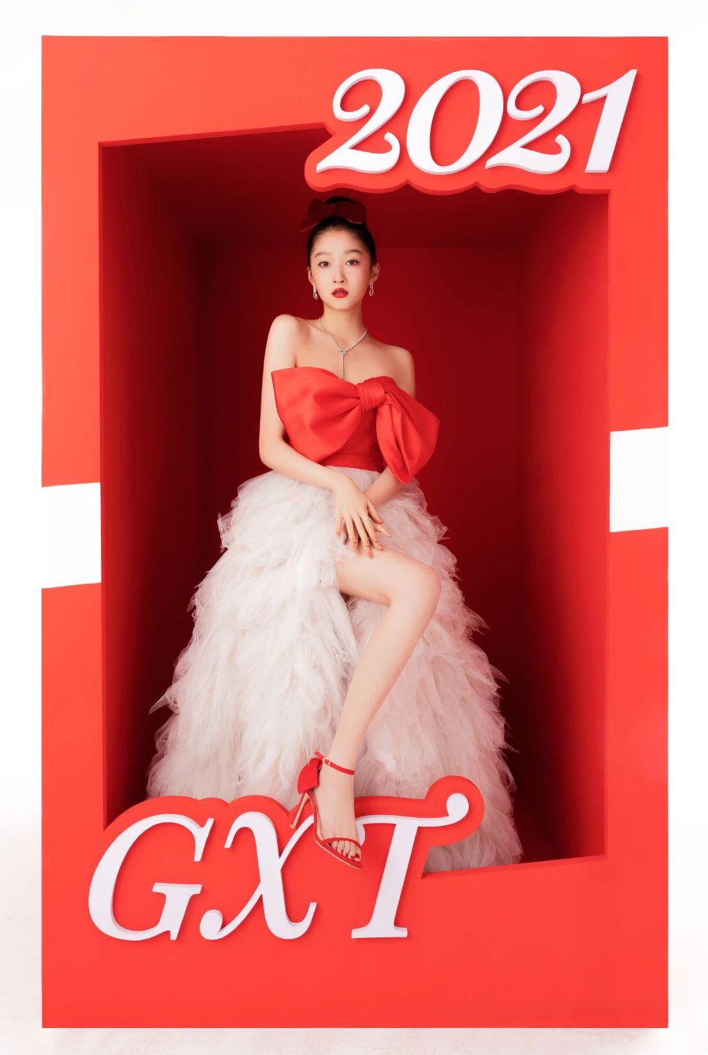 关晓彤壁纸:芭比娃娃的祝福依然纯粹,2021我们一路彤行