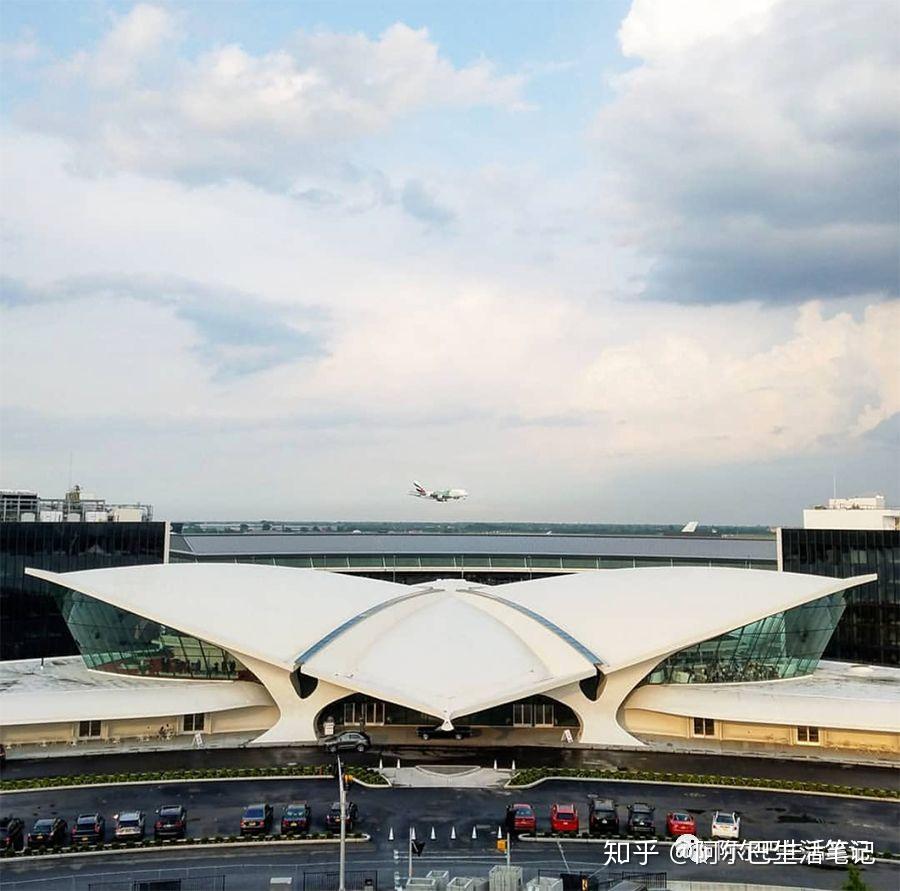 luittonvuitton造访纽约肯尼迪国际机场环球航空飞行中心