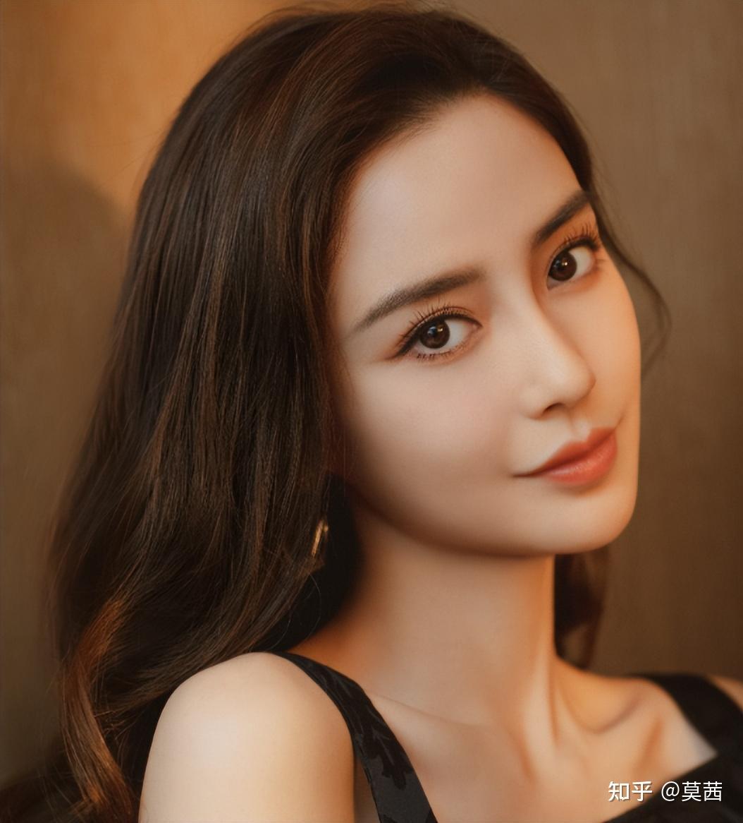 angelababy风波后剪掉长发白色短发惊艳亮相时尚界的一朵云彩