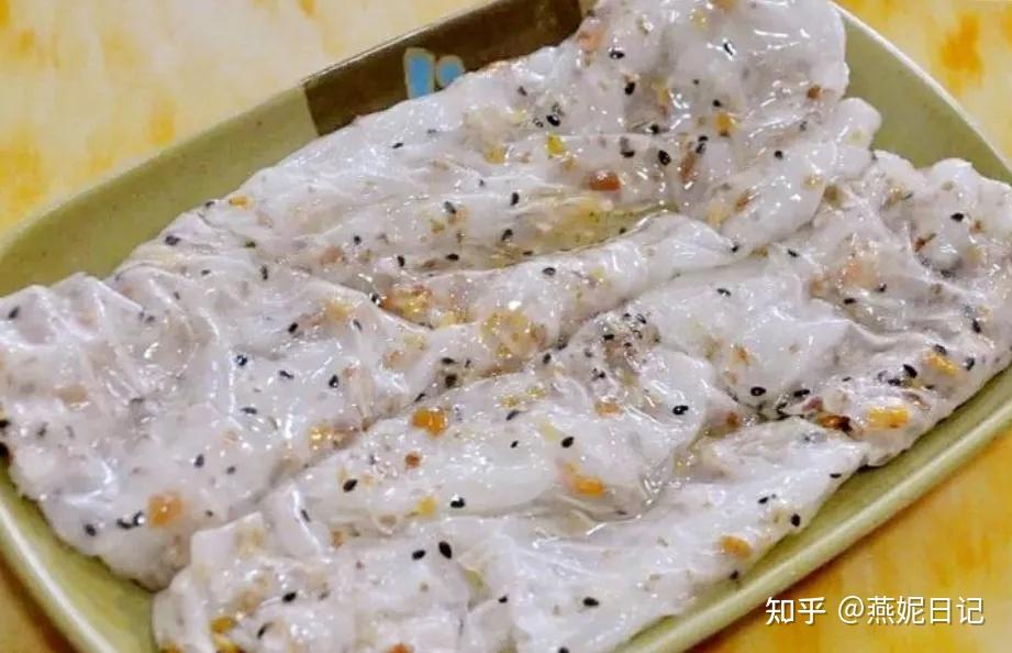 可惜一桌饭已经到了尾声,没几个人对这盘姗姗来迟的肠粉感兴趣.