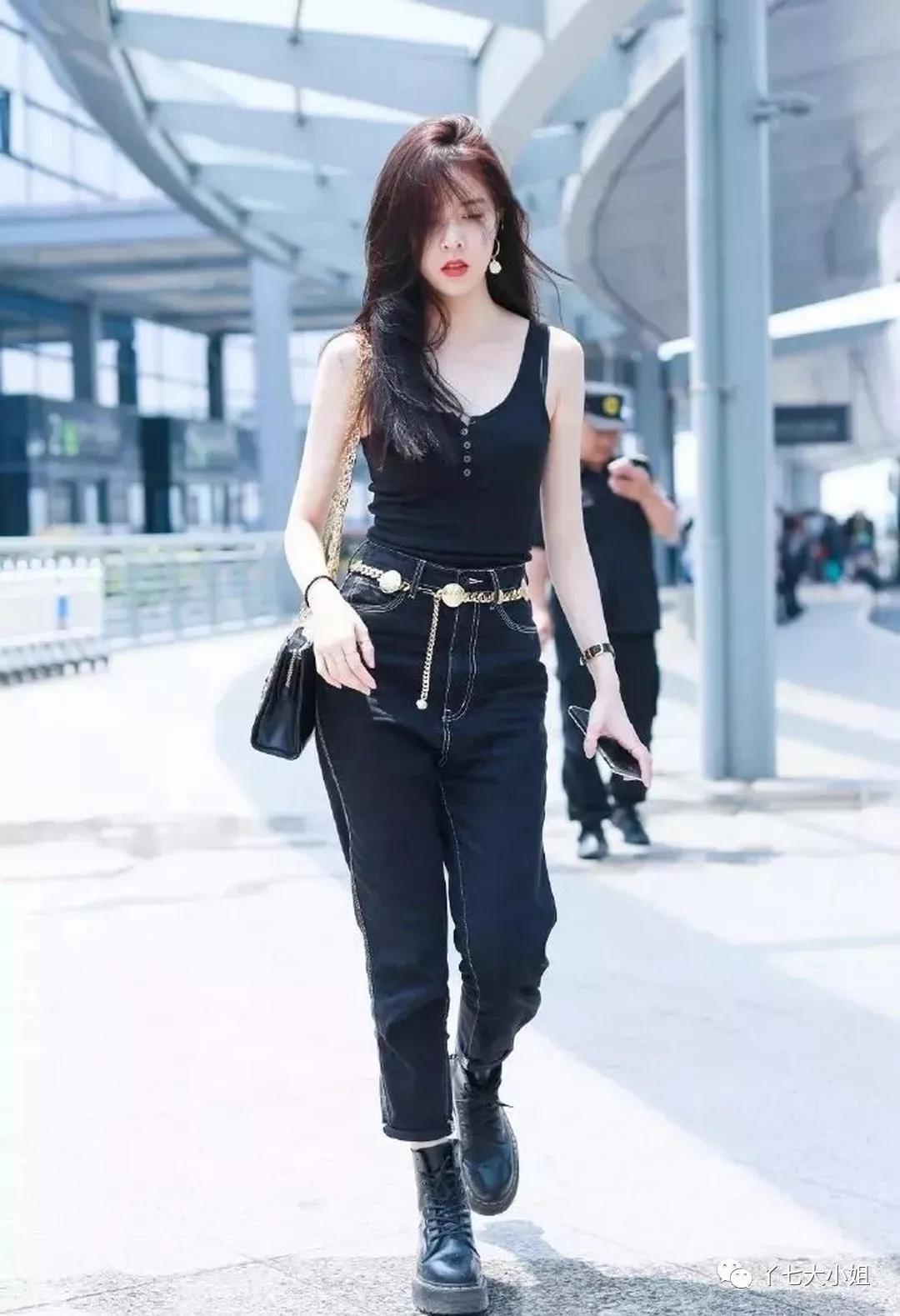 让女明星们上头的马丁靴搭配这几条裤子的方法各有不同须谨慎