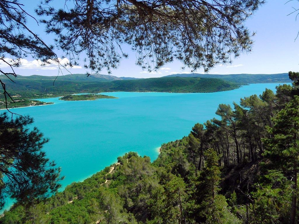 圣十字湖，一汪普罗旺斯私藏的蒂芙尼蓝 - 知乎
