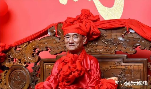 魏超仁魏超仁曾任缅甸联邦议会议员,果敢自治区委员会委员,主管政法