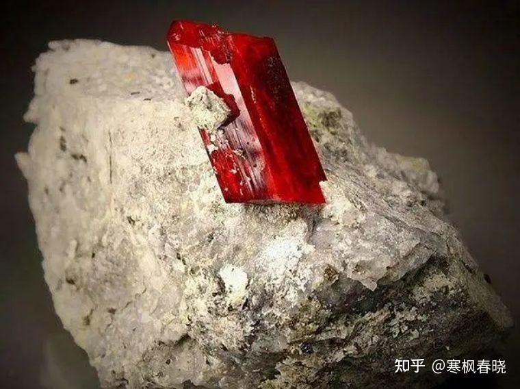 雄黄红信石白信石说起红信石和白信石可能很少有人知道,但是说起