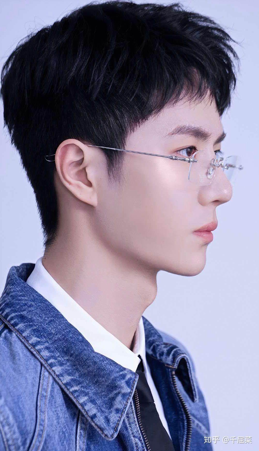 能发一些戴眼镜的帅哥斯文败类照片给我吗真的好喜欢啊