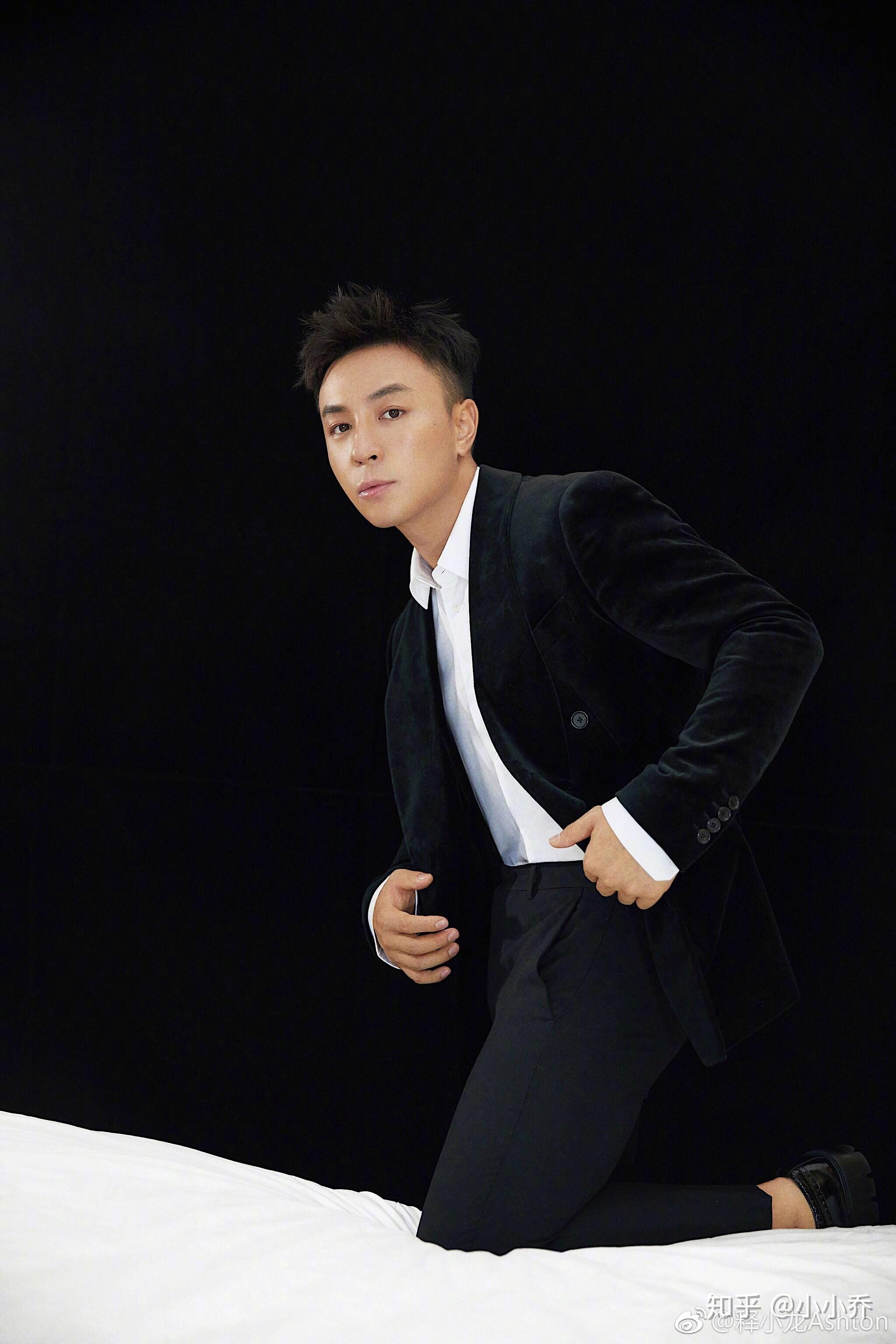 为什么李易峰,朱一龙,陈伟霆等一系列30岁左右的男明星没有女朋友?