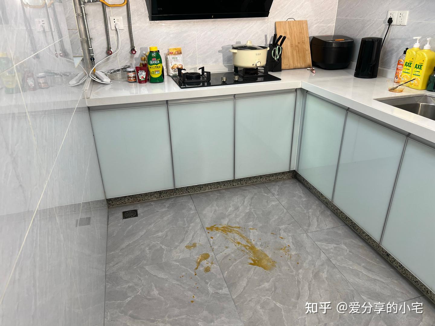 能轻松搞定厨房重油污?深度体验科沃斯X12 Pro洗地机器人