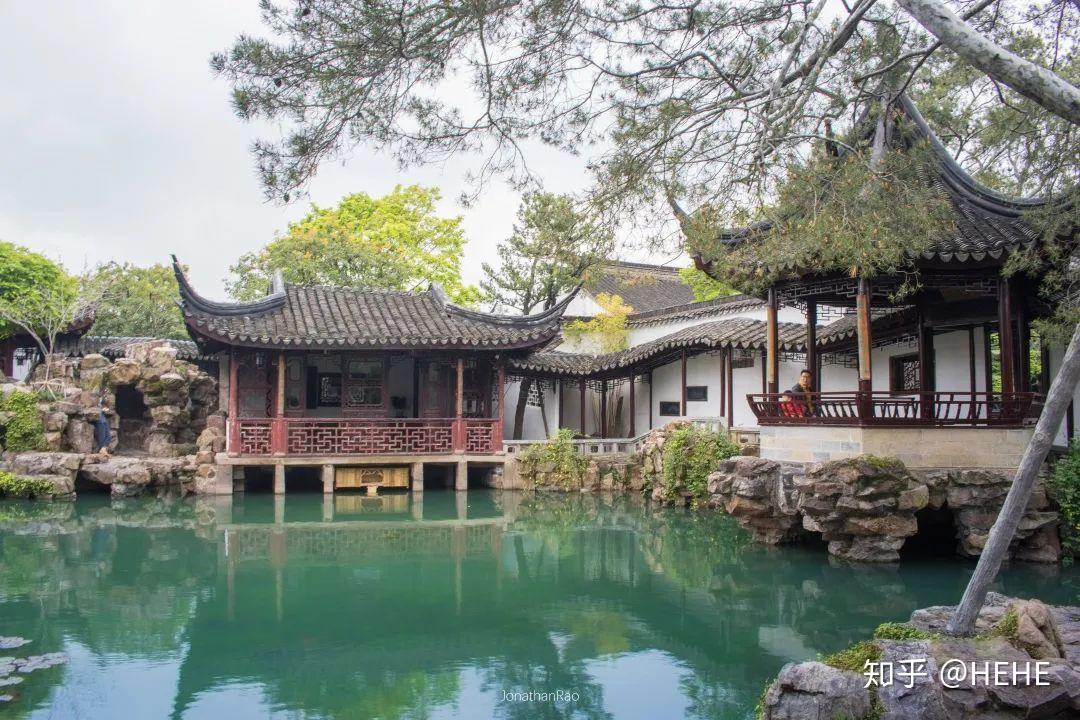 轩的西北是临水的"濯缨水阁",取自屈原《渔父》:"沧浪之水清兮,可以濯