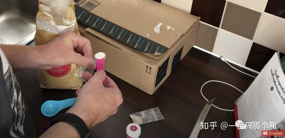 骗局背后 | 直播在暗网买的神秘大箱子,自己做悬疑凶案现场,吃汰渍