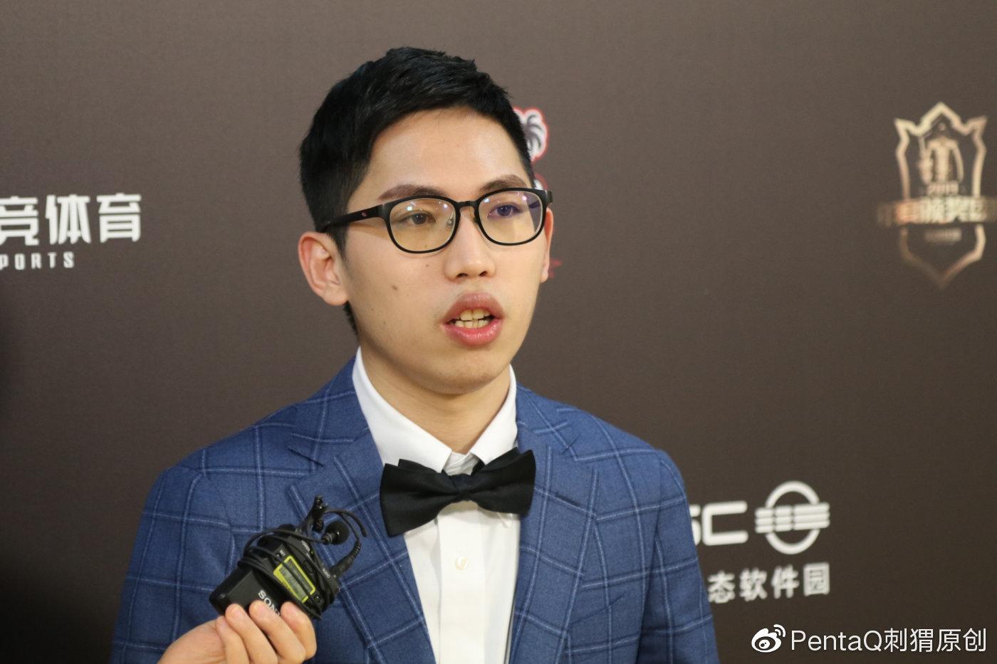 全明星专访教练战马doinb的西装是最帅的那一个有点吓到我了