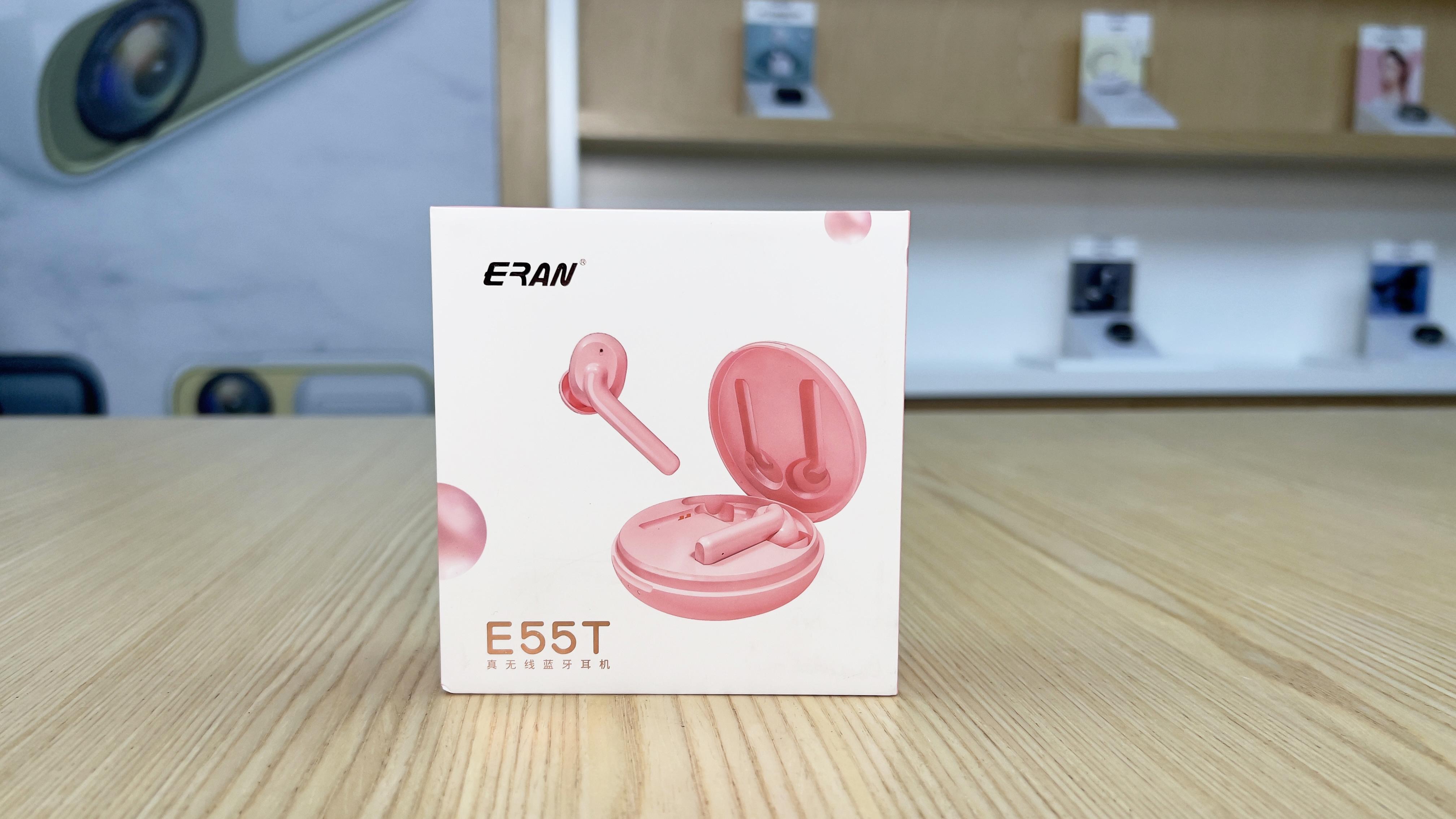 比较有吸引力的可能就是耳机的造型,在包装盒上就已经呈现出来了其