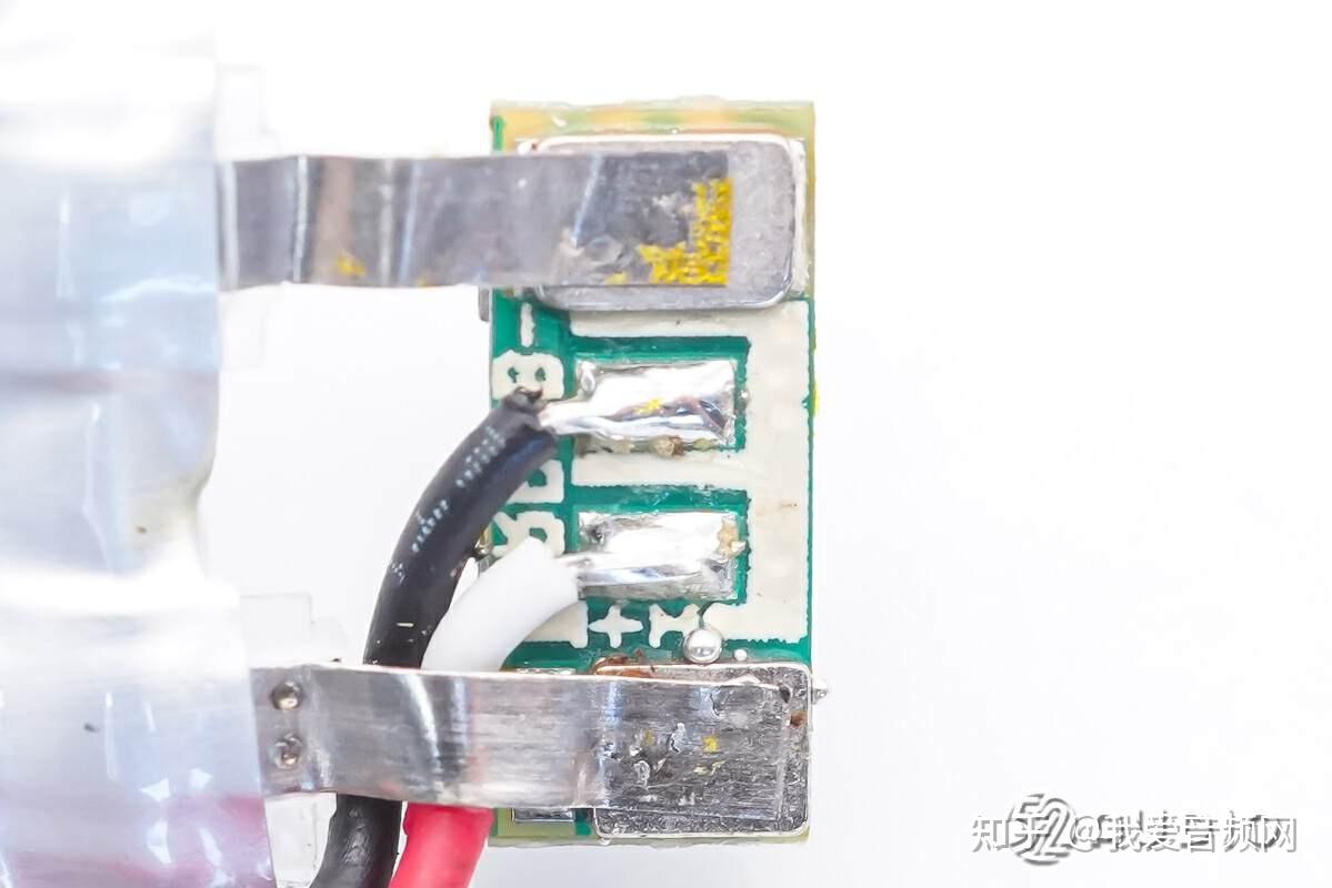 HAYLOU嘿喽X1 2023真无线耳机拆解，铝合金充电仓，半入耳式舒适佩戴 - 知乎