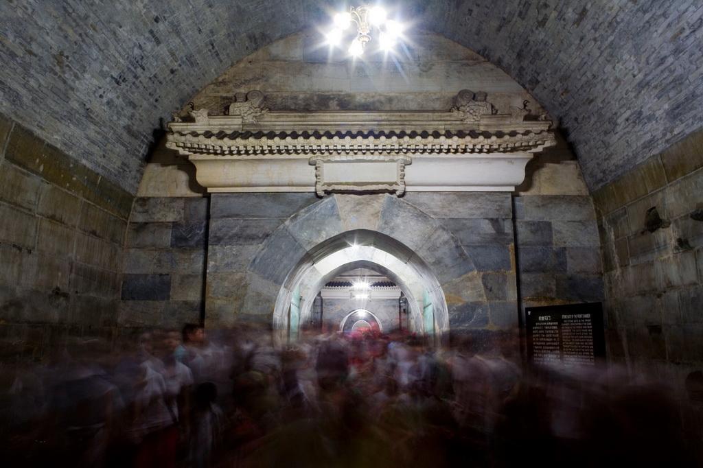 [图说]古今影像大明十三陵－－十五，明神宗万历帝朱翊钧定陵之开放的皇陵-明十三陵背后的帝王传奇