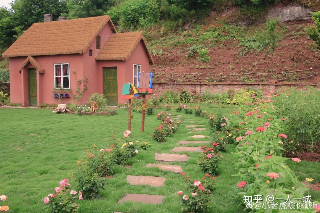 小院子再加上红房子,花园的模样已经露出雏形.