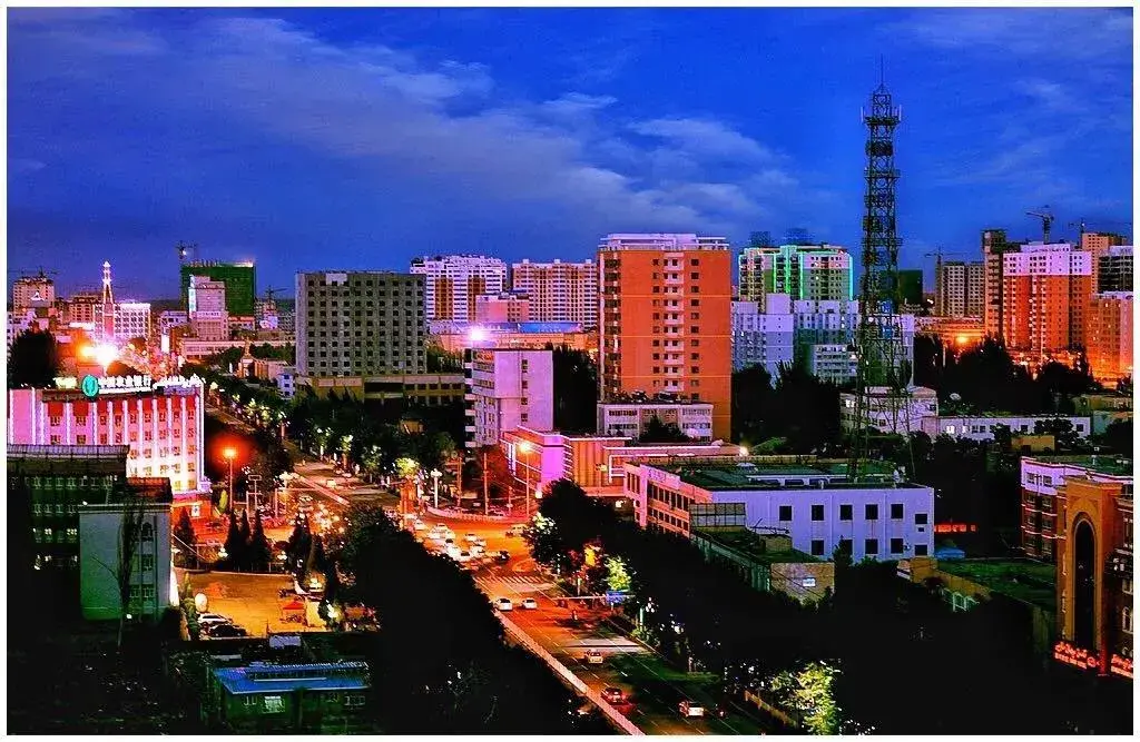 既然来到了四十七团又怎么能错过与之毗邻的魅力城市和田市呢这里有