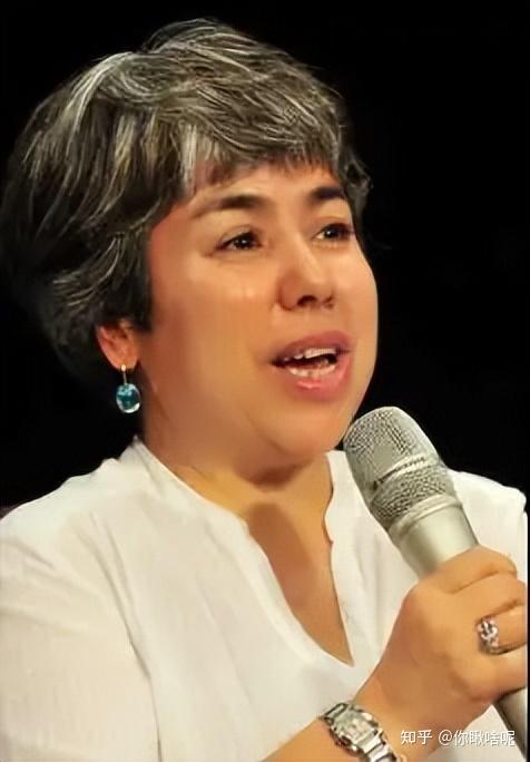 歌唱家迪里拜尔辉煌背后的泪水与坎坷丧夫后的晚年生活怎样